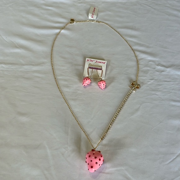 Betsey Johnson Strawberry Long Pendant Necklace & Strawberry Drop Earrings NWT - Picture 1 of 12